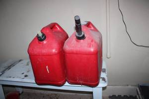 lot 89 image: 2 - 5 Gal. Plastic Gas Cans