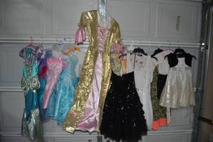 lot 110 image: Girls Costumes and Dresses, different sizes, see pictures