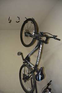 lot 113 image: Mountain Bike by Ironhorse Yakuza with memory foam seat