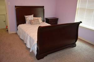 lot 187 image: Full Size Sleigh Bed Frame (Mattress Can go with bed)