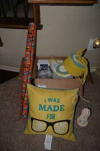 lot 195 image: Home Dcor Lot Summer Pillow, Glass Vases, Yarn Rolls, Window Panels and wrapping paper
