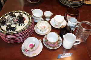 lot 23 image: Misc. China Tea Cups, Strawberry Plaid Dishes by Oneida