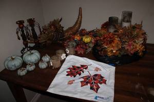lot 167 image: Thanksgiving and Fall Decorations