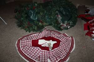 lot 170 image: 9Ft. Christmas Tree, Wreaths and Tree Skirt