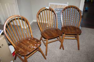 lot 150 image: Set of 3 Dining Chairs with Spindle Back match lot 166