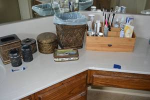 lot 197 image: Bathroom Decor Matching Set of Waste Can, Kleenex Cover, Cups and Lidded Containers, Plus storage Boxes But Not The Contents