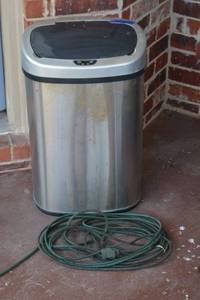lot 211 image: Automatic Trash Can and Extension Cord