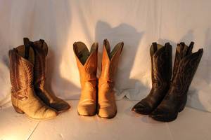 lot 5 image: 3 Pairs of Cowboy Boots - All appear to be Size 8, Preview recommended, BrandsTony Lama, Hondo and Cowtown