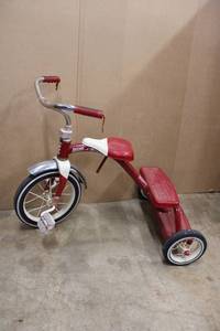 lot 7 image: Vintage Radio Flyer Tricycle