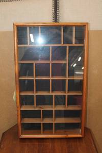 lot 32 image: Glass Front Wooden Display Case for Small Knick Knacks (16.5 x 28)