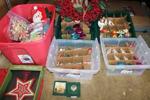 lot 28 image: Christmas Decorations and Ornaments, including 2016 Lincoln Depot Ornament 24 Kt. Gold finish