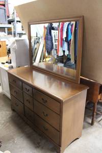lot 78 image: Mid-Century Dresser (9 Drawers) and Mirror