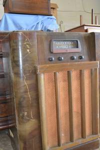 lot 62 image: Vintage Radio and Record Player as shown, 30W x 17D x 32Tall