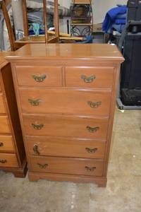 lot 58 image: 5 Drawer Dresser, 31W x 19D x 4ft. Tall