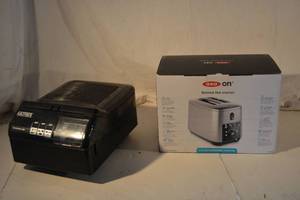 lot 44 image: Kitchen Lot Ultrex Fryer and Motorized Toaster