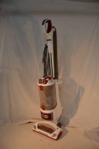 lot 50 image: Shark Rotator Vacuum, Model NV501