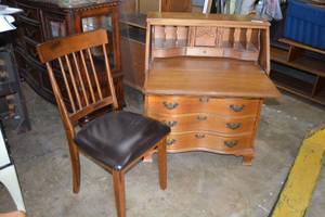 lot 56 image: Vintage Letter Desk with Chair, 31W x 18D x 39Tall