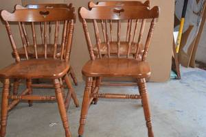 lot 73 image: Set of 4 Kitchen Chairs as shown