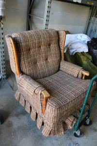 lot 82 image: Vintage Mid-Century Chair, matches Lot 83