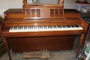lot 85 image: Kohler & Campbell Maple Upright Piano and Bench with Original Papers