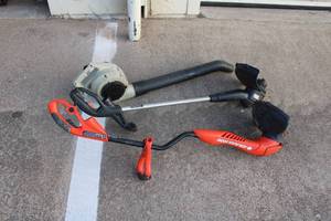 lot 137 image: GrassHog and Black&Decker Electric Weed Eaters, and Leaf Blower