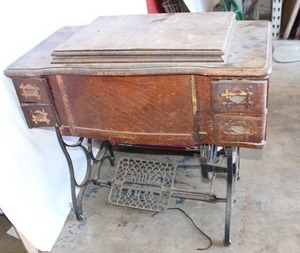 lot 145 image: Vintage White Sewing Machine and Table