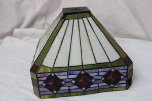 lot 147 image: Stained Glass Table Lamp Shade