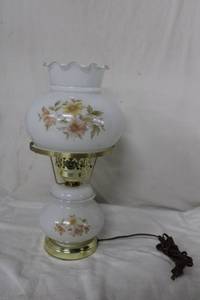 lot 191 image: Vintage Globe Lamp (Excellent Condition)