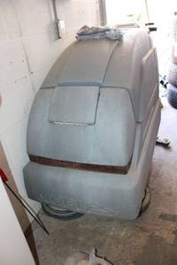 lot 206 image: Commercial Industrial Nobles Floor Cleaner - Model SS-27