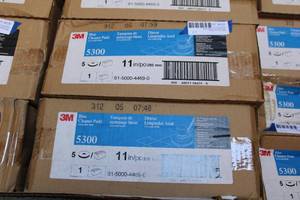 lot 222 image: 2 Boxes of Industrial Blue Cleaner Pads - 11, 5 per Box
