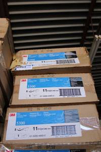 lot 226 image: 3 Boxes of Industrial Cleaner Pads Blue - 11, 5 per Box