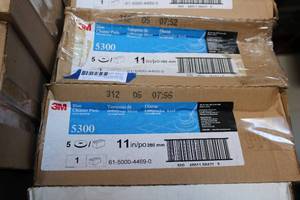 lot 227 image: 2 Boxes of Industrial Cleaner Pads Blue - 11, 5 per Box