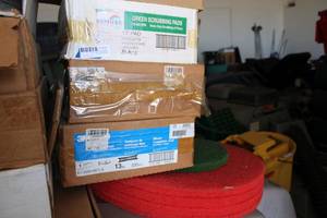 lot 228 image: 3 Boxes of Industrial Cleaner Pads Green and Blue - 13, 5 per Box