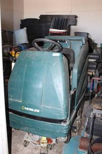 lot 230 image: Commercial Industrial Nobles Riding Floor Cleaner