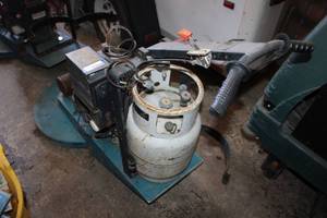 lot 233 image: Commercial Industrial Floor Cleaner - Kawasaki FH500V 17.0