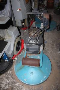 lot 235 image: Commercial Industrial Floor Cleaner - Kawasaki FH500V 17.0