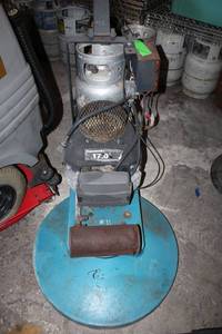 lot 236 image: Commercial Industrial Floor Cleaner - Kawasaki FH500V 17.0