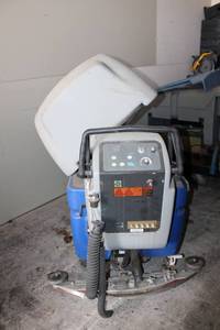 lot 16 image: Windsor Saber Floor Cleaner
