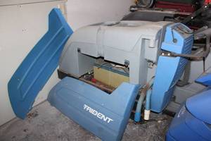 lot 17 image: Windsor Trident Floor Cleaner (has Batteries)