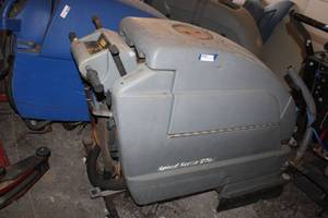lot 19 image: Commercial Speed Scrub 270 Floor Cleaner