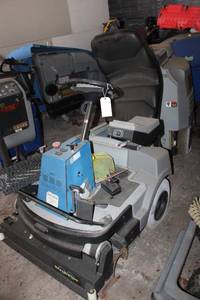 lot 21 image: Commercial Windsor Swift 2-Part Pull-Behind Floor Cleaner