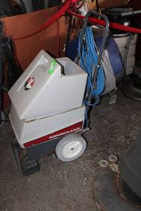 lot 33 image: Aquaclean Floor Cleaner with Attachments