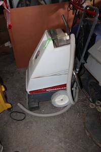 lot 28 image: Aquaclean Floor Cleaner