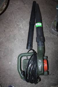 lot 36 image: Black & Decker Super Vac-n-mulch Blower