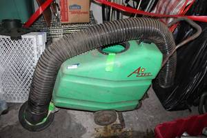 lot 25 image: Commercial Cleaner Aztec Guzzler 620