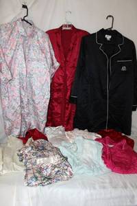 lot 49 image: Womens Silky Sleep Shirts Size SM, see pictures