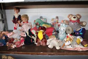 lot 51 image: Vintage Dolls and Stuffed Animals, see pictures