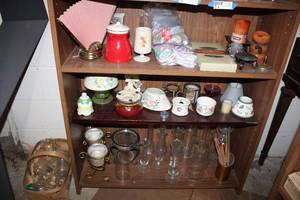 lot 68 image: Candles and Vases Lot Candle Warmer, Votives and Odds and Ends