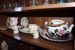 lot 71 image: Porcelain Dishes, Plates, and Electric Tea Kettle