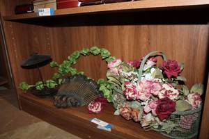lot 74 image: Home Dcor Basket and Flowers, Wall Vase and More